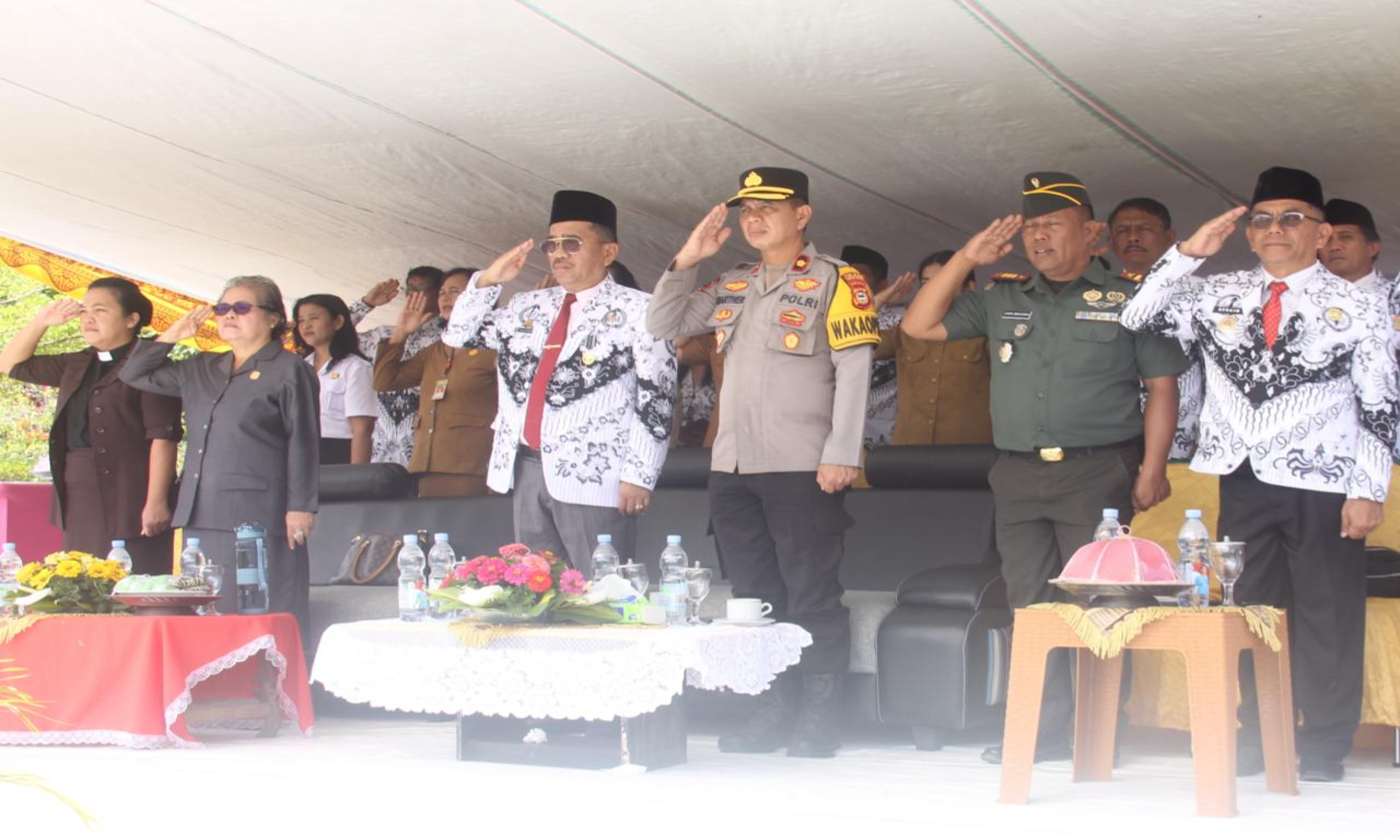 KETUA DPRD TORAJA UTARA HADIRI PERINGATAN HARI ULANG TAHUN  PGRI KE-80 DAN HARI GURU NASIONAL