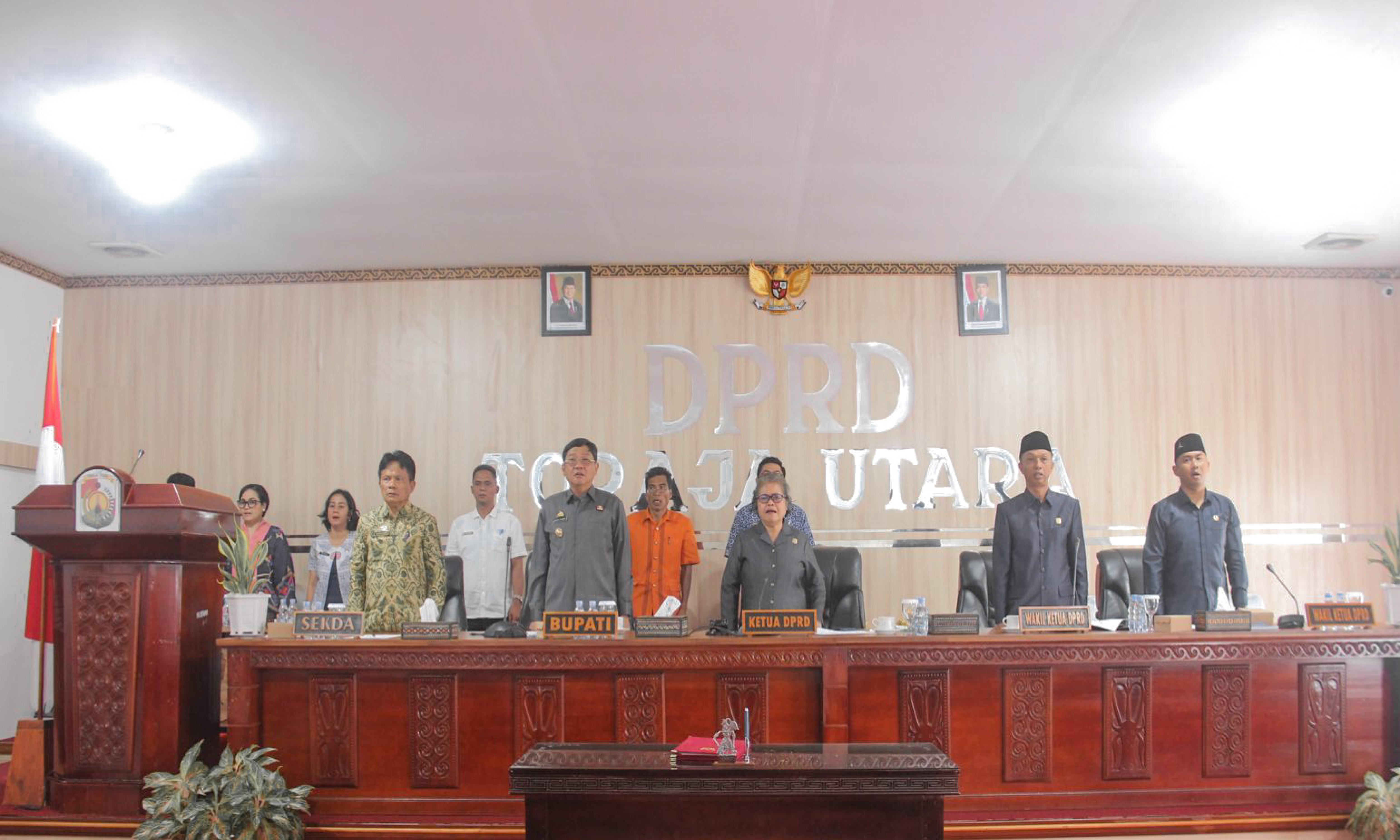 RAPAT PARIPURNA DPRD TORAJA UTARA BAHAS DAN SETUJUI DUA RANPERDA STRATEGIS